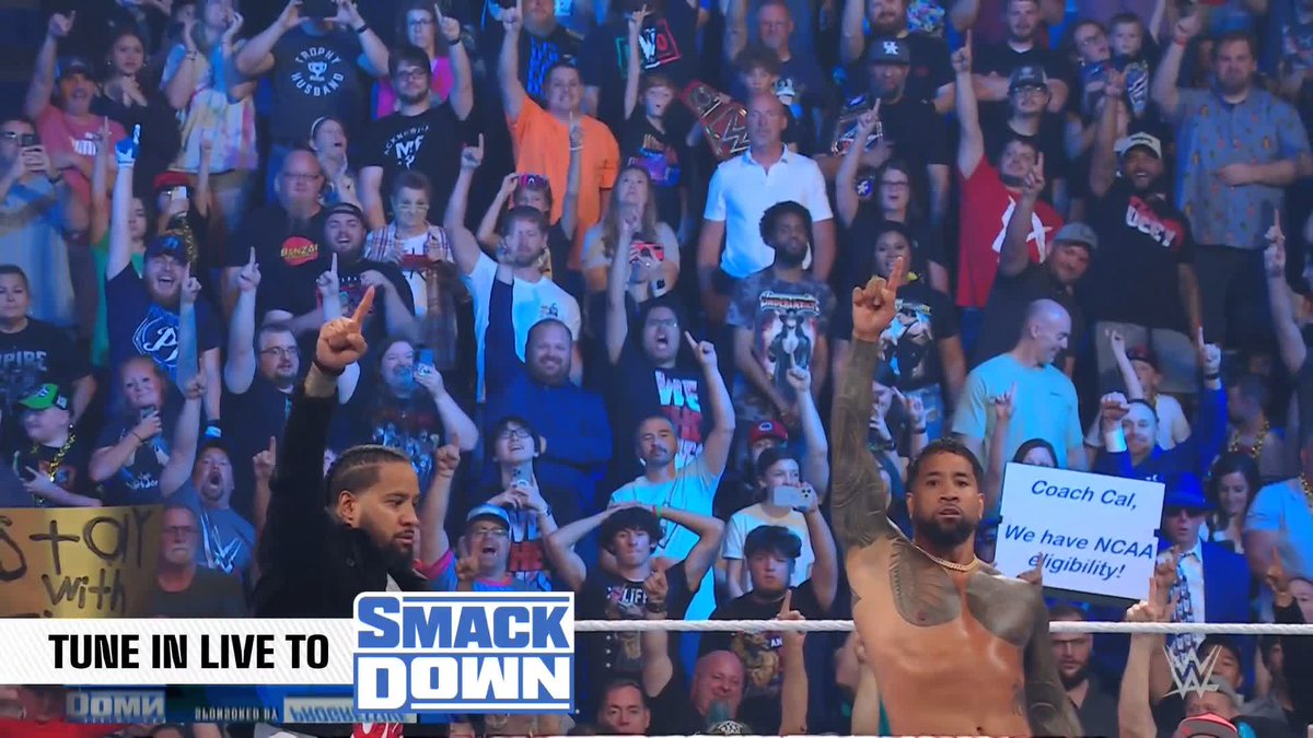 OH MY GOD 😱😱😱 The The Usos just took out Roman Reigns and Solo, #TheBloodline is over as we know it! 🤯 #SmackDown