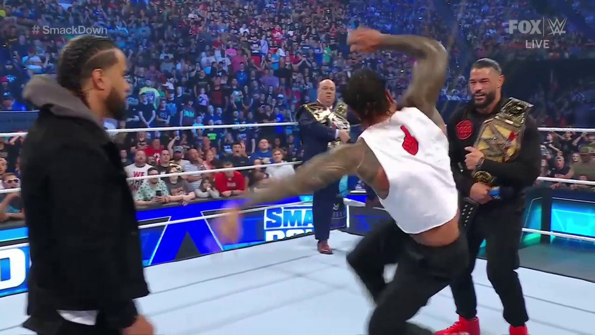 OMG!!! Jey takes out Roman Reigns!!! 🤯 The Usos #SmackDown
