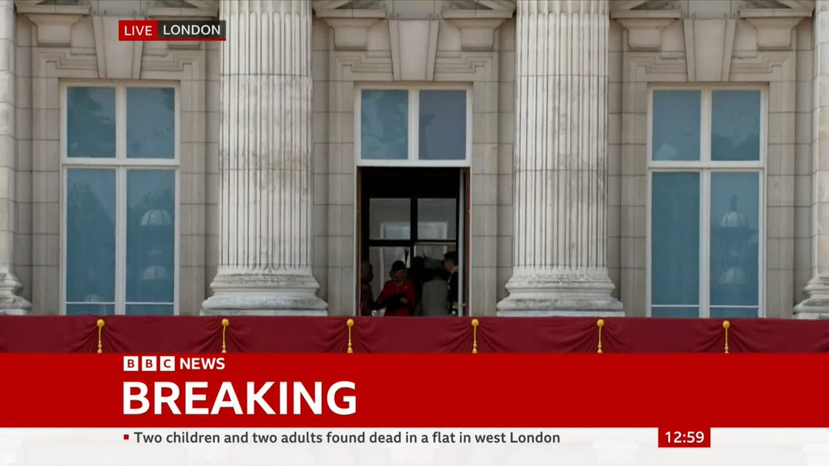 Royals on balcony and crowds outside Buckingham Palace watch Red Arrows join flypast marking King Charles's official birthday ⬇️ Follow live
