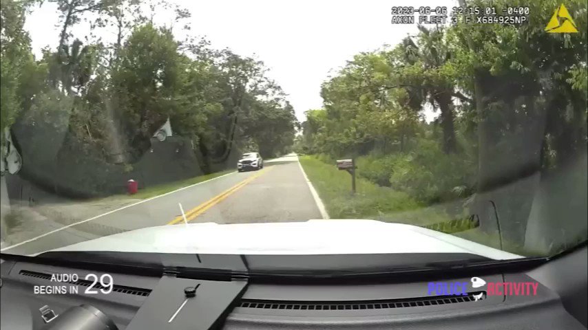 Orlando police officer dismissed from his job &amp; arrested after deputy pulled him over for speeding &amp; then drove off The officer is facing charges of reckless driving, fleeing &amp; eluding law enforcement &amp;resisting an officer without violence He was going 80 mph in a 45 mph zone
