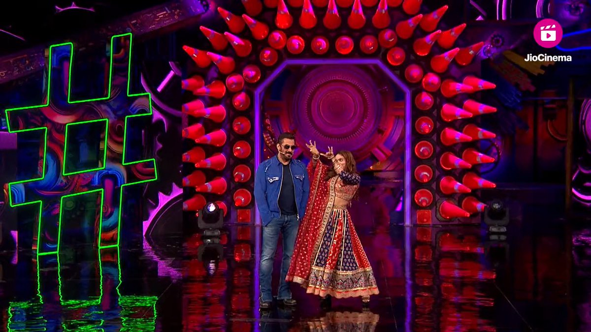 Bigg Boss OTT 2 mein 'non-stop' entertainment ki ek choti si jhalak. 😁 Watch the Grand Premiere of #BBOTT2, streaming free on #JioCinema, 9pm onwards. #BiggBossOTT2onJioCinema #BiggBossOTT2 Salman Khan