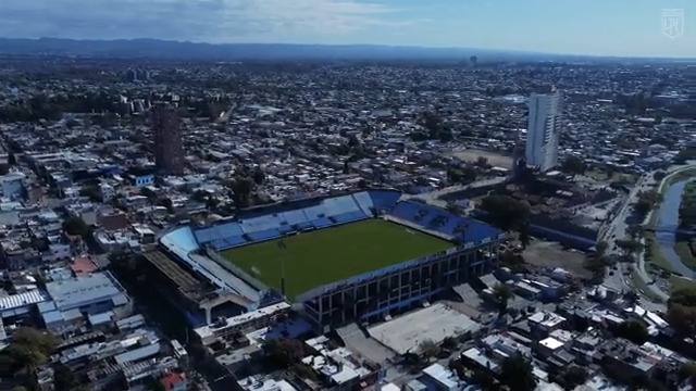 El Gigante de Alberdi, imponente 👊 Belgrano regresó a la #LPF y durante este año renovó y modernizó el estadio Julio César Villagra. Ingresá en LPF Play 📲 y conocé todo sobre la obra. 📲 Descargate la app en iOS o Android para mirar el video completo