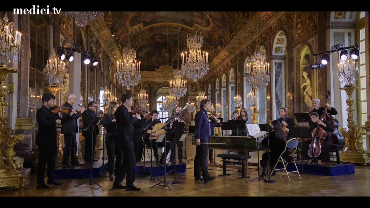🎂💐 Give your day an energy boost with a unique performance of Vivaldi's Four Seasons in Versailles's famed Hall of Mirrors! Andrés Gabetta and the Orchestra of the Royal Opera of Versailles offer up a flawless rendition of this Baroque classic! 🎂💐
