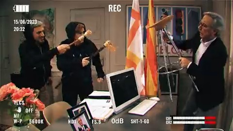 Segon atracament a l'Ajuntament de Barcelona. Us advertim, un cop més, que les imatges poden ferir les seves sensibilitats. #PolòniaTV3