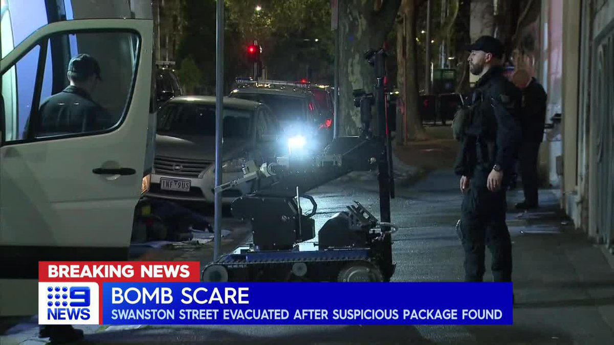 #BREAKING: Swanston Street in Carlton has been sent into lockdown. Mimi Becker #9News