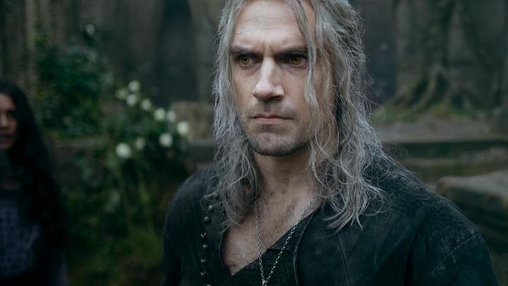 Geralt, Yennefer et Ciri sont de retour dans un extrait exclusif de la saison 3 de The Witcher ! #TUDUM