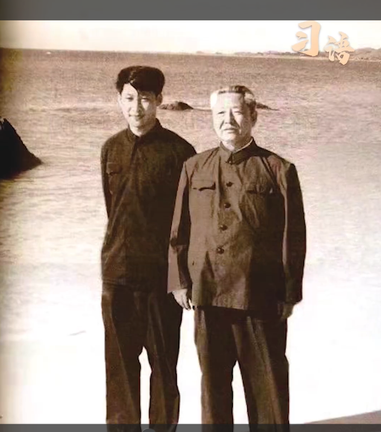 父亲习仲勋的教导，深深地影响了习近平。“老百姓的事情，时时放心不下。”今天是父亲节，听习近平谈父亲的言传身教。#XiJinping #XiSays (来源：人民日报新媒体)