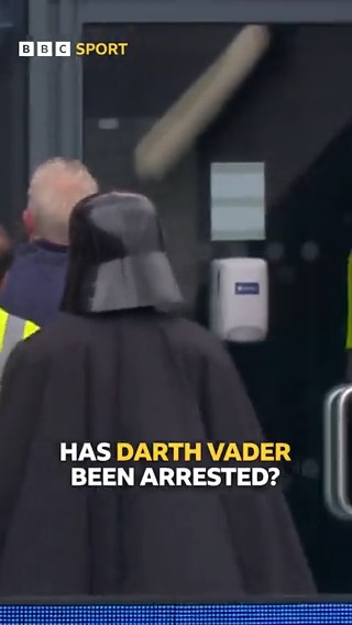 Darth Vader getting escorted out by stewards. This could only happen at the cricket 😭 #BBCCricket #Ashes