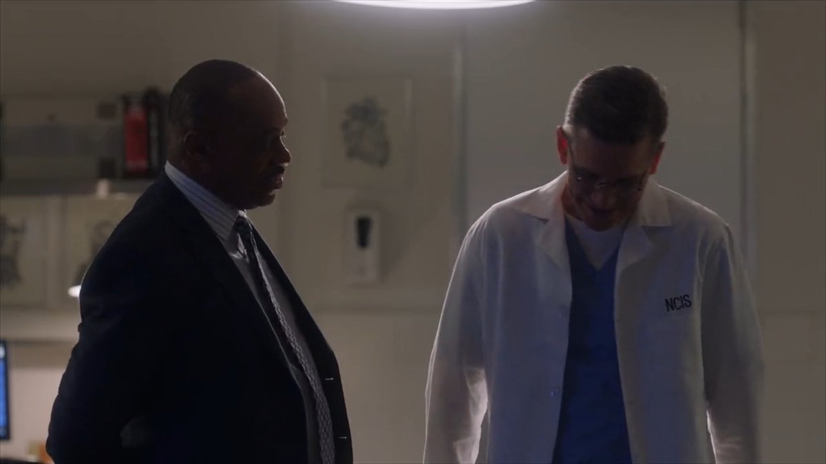 Some fatherly advice from Vance gets us in the holiday spirit. 👏 Happy Father’s Day from #NCIS!