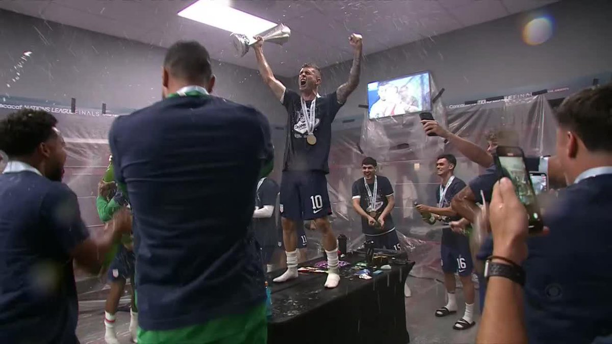 ABSOLUTE SCENES IN THE USMNT LOCKER ROOM 🍾 (via CBS Sports Golazo ⚽️)