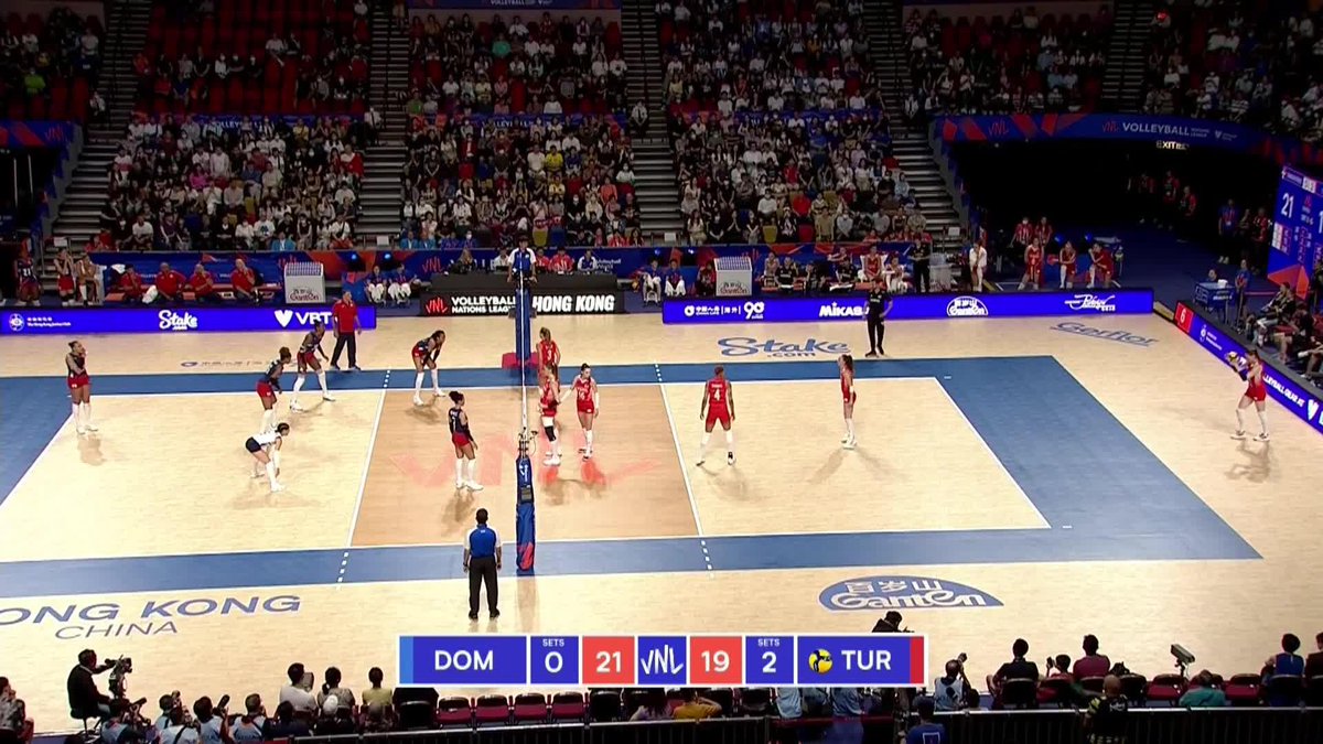 Zehra Gunes 🇹🇷 The middle blocker became the “Queen Of Monster Blocks” in Türkiye’s 3-1 win 🆚 Dominican Republic 🇩🇴. She scored 13 pts including 8️⃣ blocks 🤯. 📺 Watch the #VNL on 🏐 #volleyball #VNL2023 #FileninSultanları