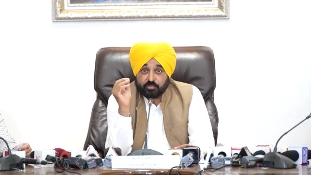 ਜਿਹੜਾ ਗੁਰਦੁਆਰਾ ਐਕਟ 1925 ਹੈ…ਉਸ ‘ਚ ਕਿਤੇ ਵੀ ਬ੍ਰਾਡਕਾਸਟ ਜਾਂ ਟੈਲੀਕਾਸਟ ਦਾ ਅੱਖਰ ਹੀ ਨਹੀਂ ਲਿਖਿਆ ਹੋਇਆ…ਪਵਿੱਤਰ ਗੁਰਬਾਣੀ ਦਾ ਪ੍ਰਚਾਰ-ਪ੍ਰਸਾਰ ਕਰਨਾ ਸ਼੍ਰੋਮਣੀ ਕਮੇਟੀ ਦਾ ਫ਼ਰਜ਼ ਹੈ…ਪਰ ਇਹਨਾਂ ਨੇ ਗੁਰਬਾਣੀ ਦੇ ਅਧਿਕਾਰ ਕਿਸੇ ਇੱਕ ਪਰਿਵਾਰ ਨੂੰ ਵੇਚ ਰੱਖੇ ਨੇ..