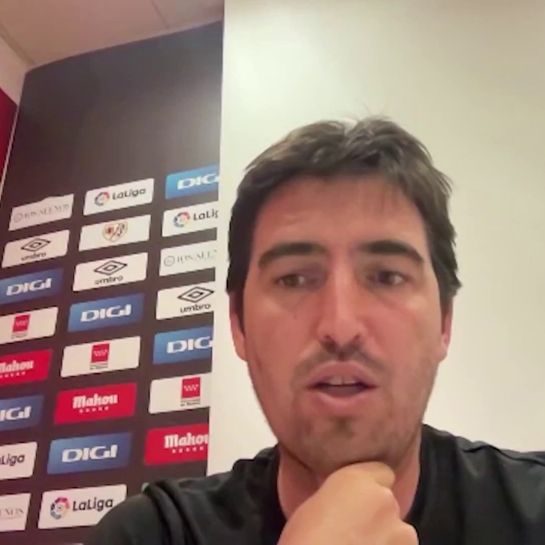 🎥 أندوني إيراولا مدرب بورنموث الجديد يتحدث عن فلسفته: 💬"أحب أن نخاطر عندما نستعيد الكرة؛ لا أحب ما يُوصف (بالتمريرات الآمنة)؛ أحياناً علينا البناء من الخلف عبر حارس المرمى ولكنه ليس الأمر الذي يُعبّر عن شخصيتنا"