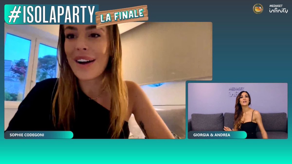 Una splendida neomamma di è unita al nostro ultimo party: la riconoscete, vero? Ciao, Sophie! 😍🎀 Twittate con #IsolaParty per interagire in diretta con noi! Seguite QUI e ORA la diretta #Isola Giorgia Palmas 🌴 Andrea Dianetti