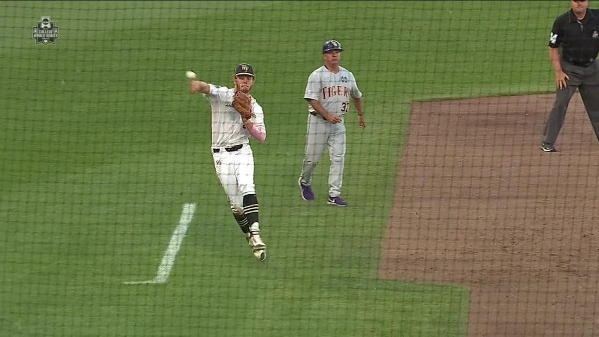 WHAT A PLAY TO SAVE A RUN‼️