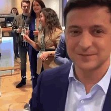 🇺🇦Ukrayna 🇺🇲Biden çetesinin kumar masasında ütüldü; hem de içindeki insanlarla beraber. Zelensky Ukrayna'nın Osman Kavala'sıdır. 🇩🇪Almanya'dan daha zengin olabilecek bir ülkeyi 🇦🇲Ermenistan seviyesine indirdiler.
