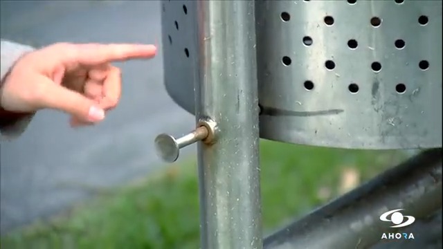Ojo con sus mascotas: canecas de basura que se encuentran en la ciudad de Bogotá tienen un dispositivo que se ha convertido en una amenaza para los perros. Más en