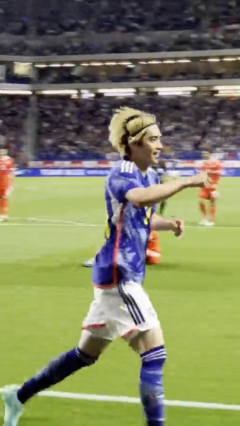 #三笘薫 選手のパスを受けた #伊東純也 選手が冷静にゴールを決める⚽️⚡️ ピッチサイドからの映像を、ゴール後のセレブレーションまでまとめてお届け🎥 🏆#キリンチャレンジカップ 2023 🇯🇵#SAMURAIBLUE 4-1 ペルー代表🇵🇪 #夢への勇気を #jfa #daihyo #サッカー日本代表
