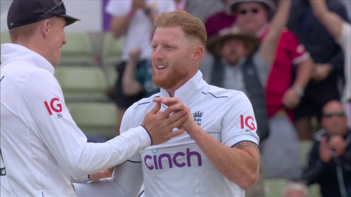 "BEN STOKES. YOU BEAUTY FOR ENGLAND!" 🏏🔥 Usman Khawaja is dismissed for 65 ❌