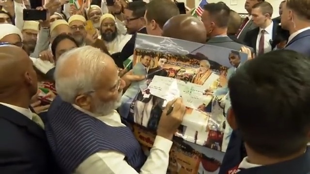 PM Shri Narendra Modi gets a warm welcome by Indian community in New York City. #ModiInUSA