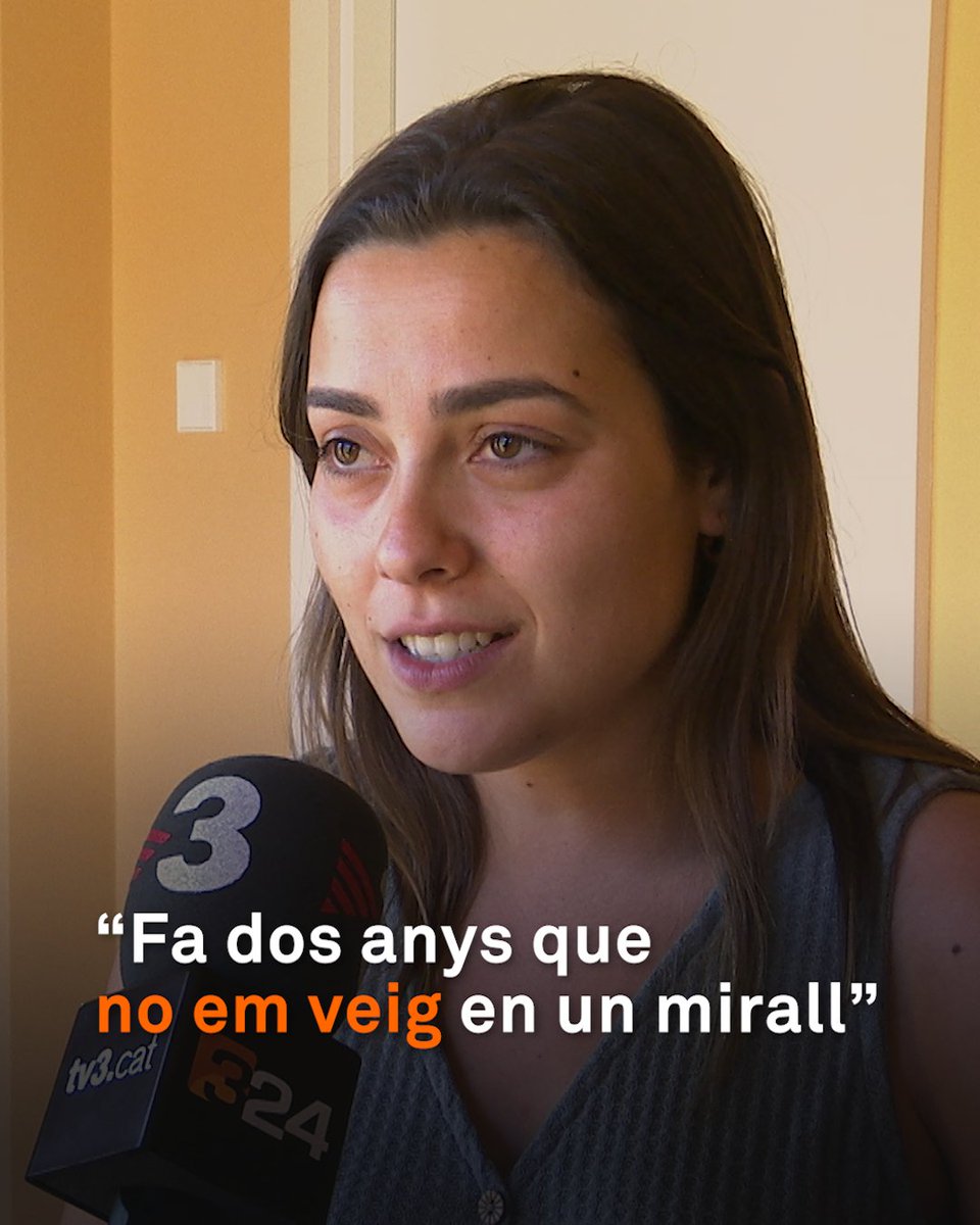 “Fa dos anys que no em veig en un mirall.” La Paula Turon és mestra i està en tractament per anorèxia. Tot i que assumeix que és una malaltia de per vida, se n’està sortint i vol ajudar les persones que, com ella, tenen trastorns de la conducta alimentària