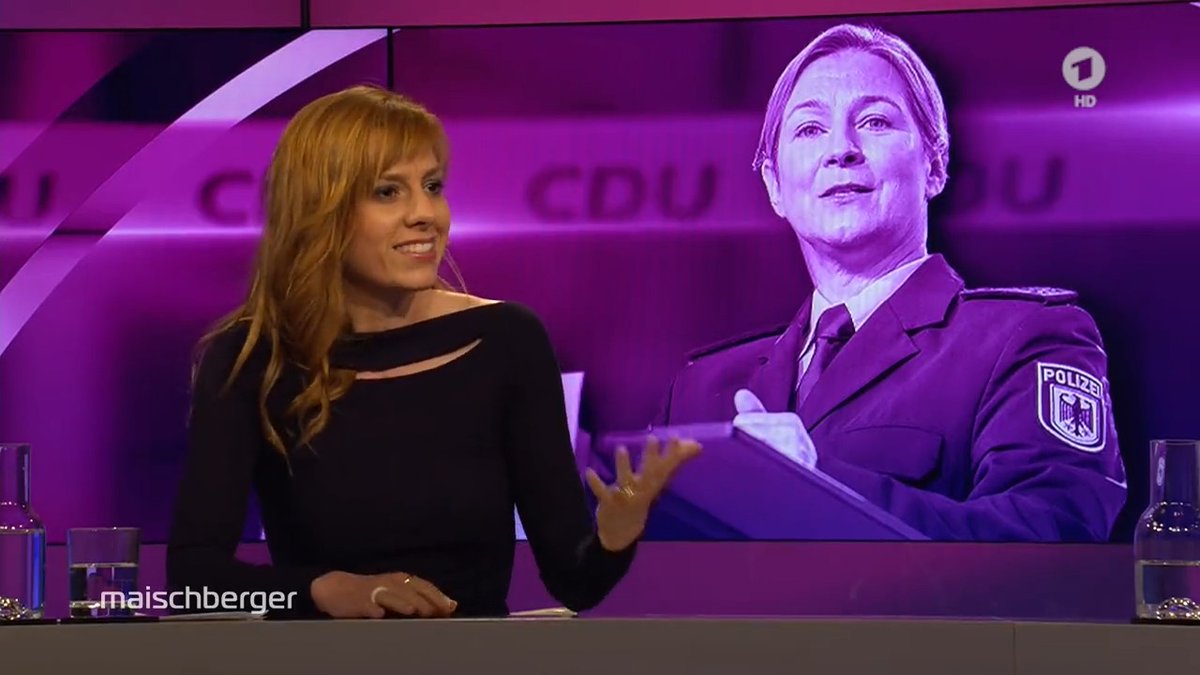 Ist die Kritik an Claudia #Pechstein berechtigt? „Dass jemand so eine Aussage in einer deutschen #Polizeiuniform trifft, dann von einer Volkspartei dafür beklatscht wird“, sei besorgniserregend, sagt die ARD-Moderatorin @EvaSchulz (#Deutschland3000). #maischberger #CDU Das Erste