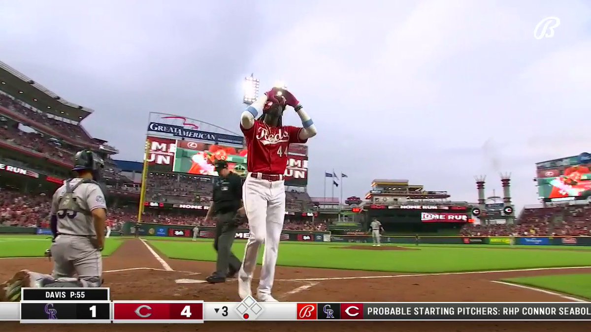 Keep the homers coming! ⚡️ Elly De La Cruz sends the ball to left field to extend the Cincinnati Reds' lead!