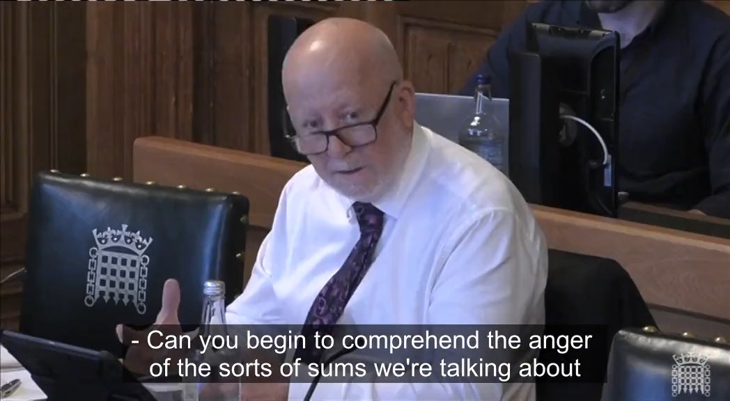 While some postmasters can barely make ends meet, the Post Office chief exec was paid of £870k - including a whacking great bonus of £455k. In parliament he tried to justify executives receiving bonuses as a way to "incentivise people to do the right thing". Ridiculous.🧵1/2
