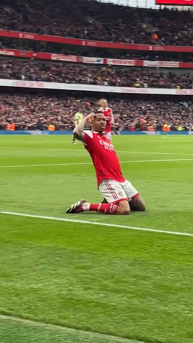 Gabby's special moment at the North Bank ❤️ 👏 Gabriel Jesus