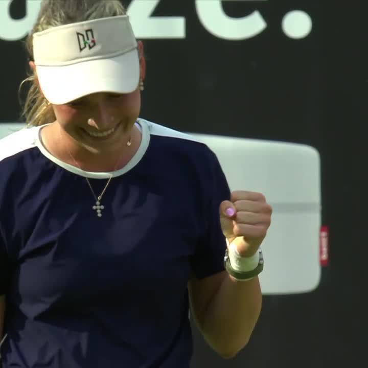 Upsetting the reigning Wimbledon champ 🚨 Donna Vekic comes from a set down to defeat No.2 seed Rybakina and reach the Berlin quarterfinals! #bett1open