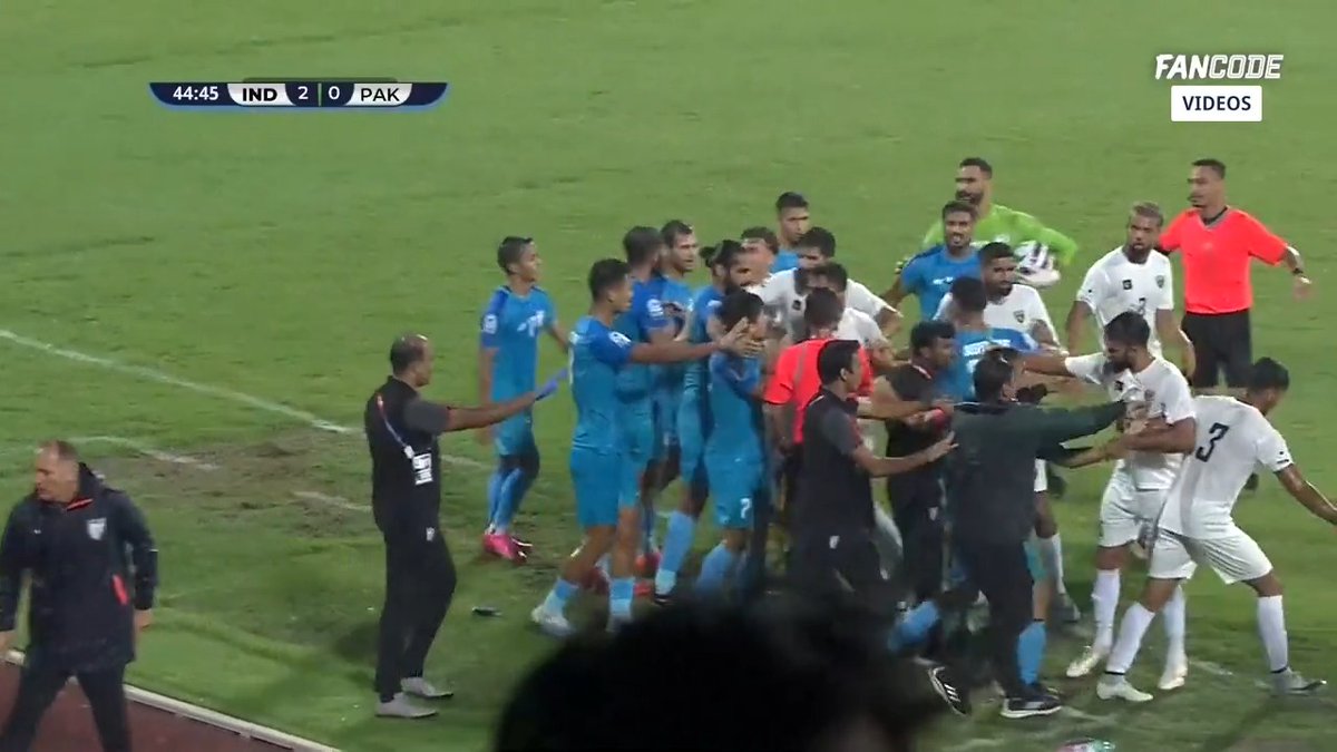 IND vs PAK sees RED in the first half 🤯 India vs Pakistan is never fully complete without the fireworks and heated emotions 💥 #INDvPAKonFanCode #SAFFChampionship2023