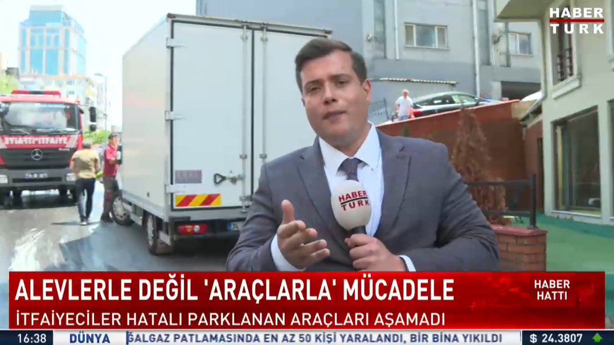 Alevlerle değil, araçlarla mücadele... İstanbul'da itfaiye trafikte her gün zaman kaybediyor. Habertürk TV Muhabiri Yalın Onat Ergör'ün haberi.