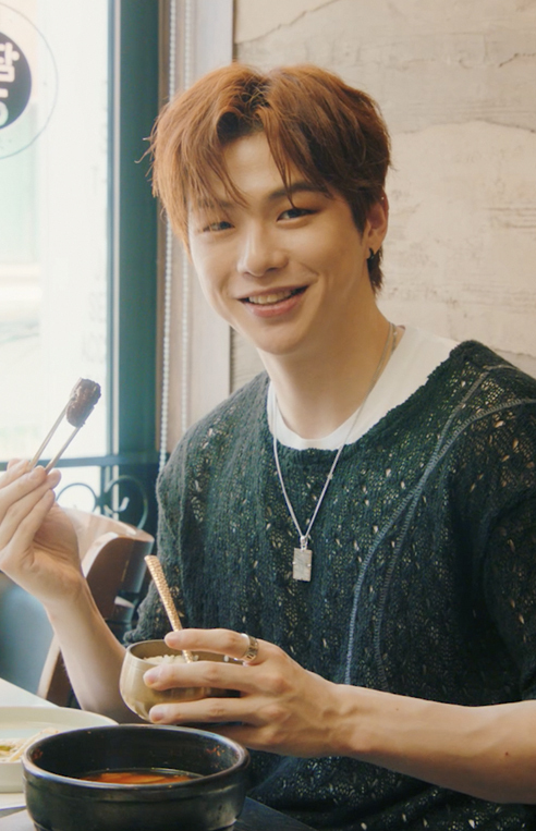 Follow singer and #Kpop star Kang Daniel (강다니엘 KANGDANIEL) though a day in his life in #Seoul, from a shopping trip at his favourite clothing store, to dance practice ahead of his upcoming album release.