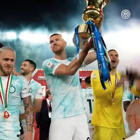 🏟️ 101 presenze ⚽️ 31 gol 🏆 4 trofei Grazie Edin Džeko 🖤💙🦢 #ForzaInter