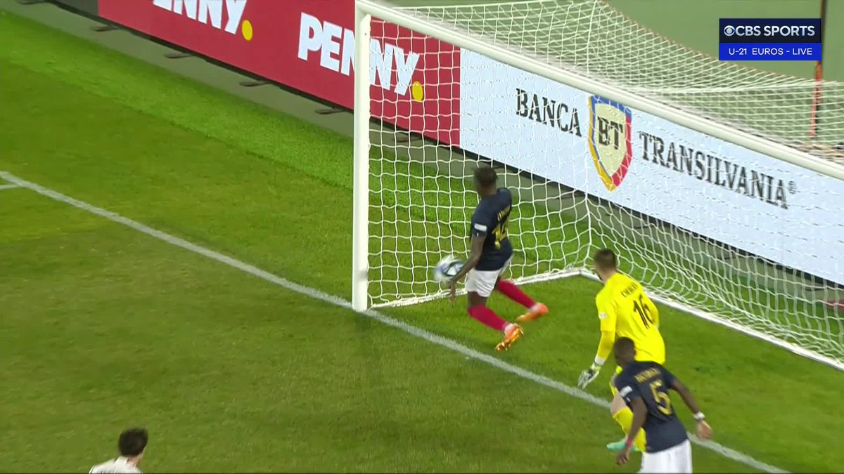 Italy feel robbed! Should this have counted a goal? 👀