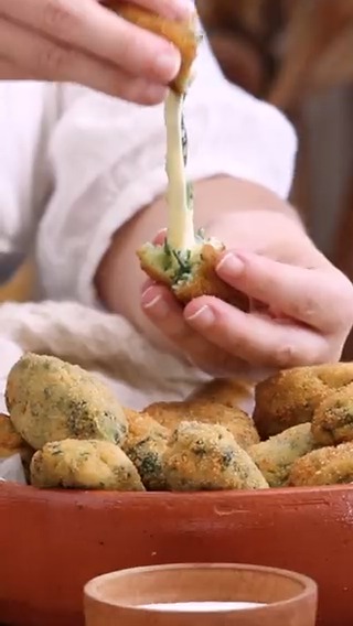 Hoy vamos con unas Croquetas de Espinaca y Queso, bien cremosas y muuuy ricas! 🤤 Si quedan dudas, la receta por escrito la encuentran acá: