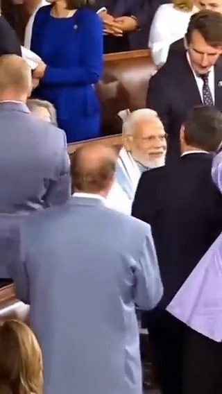 'मोदी-मोदी' की गूंज... यह भारत की विश्व कल्याणकारी दृष्टि, नेतृत्व क्षमता एवं सामर्थ्य के प्रति बढ़ती वैश्विक स्वीकार्यता का जयघोष है। भारत माता की जय!