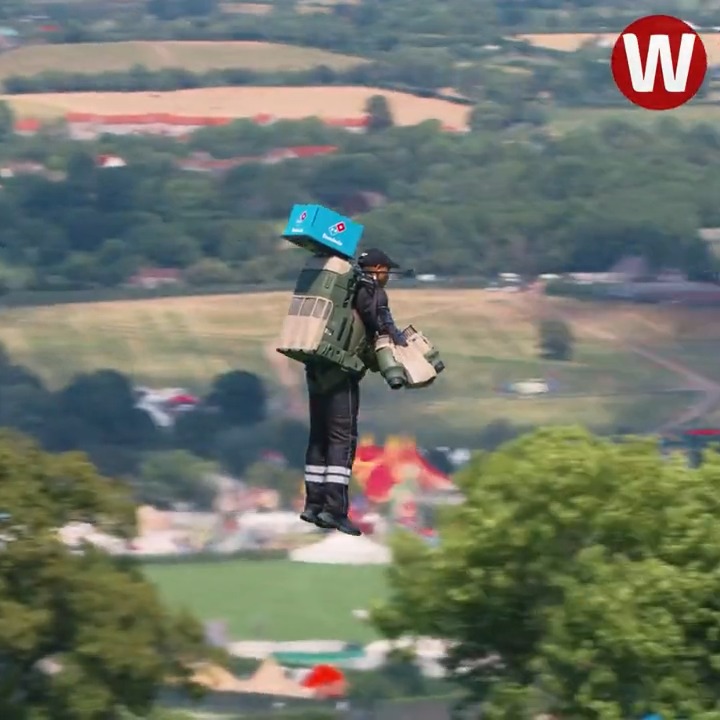 A pizza delivery man has been spotted flying over Glastonbury wearing a jetpack 🍕 Wild!