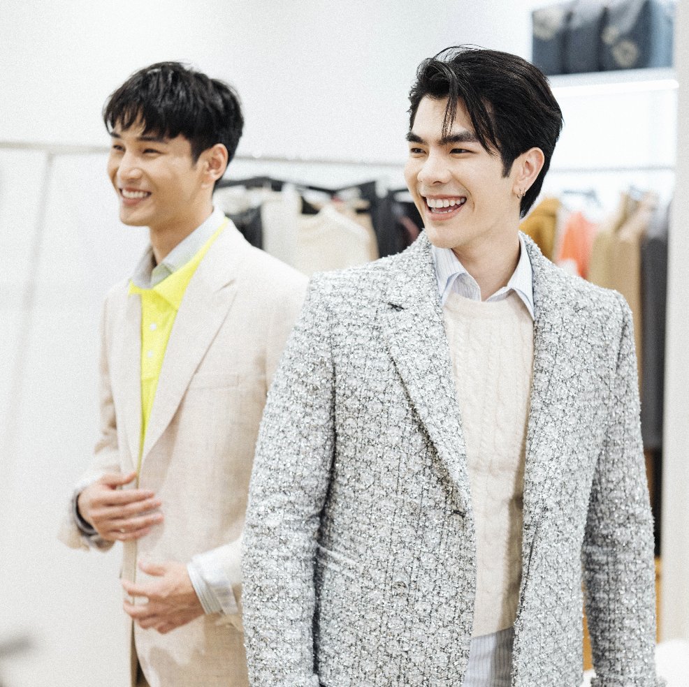 It's nearly time for the #DiorSummer24 show from Kim Jones, coming to you live on Twitter and at 3pm CEST! At their front-row fittings, Dior Thailand ambassadors Nnattawin and mile phakphum give our final hints to the new collection.