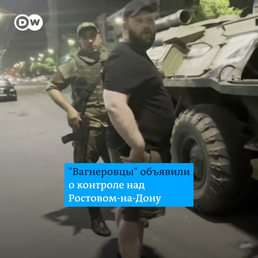 Видео из Ростова-на-Дону: ночью там появилась военная техника на улицах, некоторые здания были окружены. При этом жители с интересом разглядывают людей в военной форме