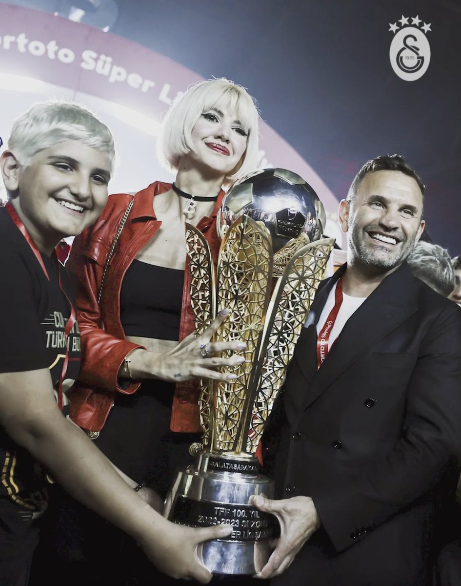 📅 TARİHTE BUGÜN | 24.06.2022 🏆 Şampiyon teknik direktörümüz Okan Buruk, Galatasaray’a imza attı. 💛❤️