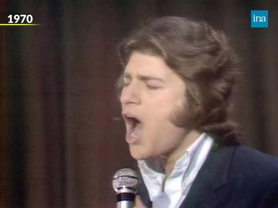 1970, un Mike Brant très en forme interprète "Summertime". Et en toute fin de vidéo, il se lance dans une série d'imitations de Polnareff à Ray Charles en passant par Jerry Lewis.