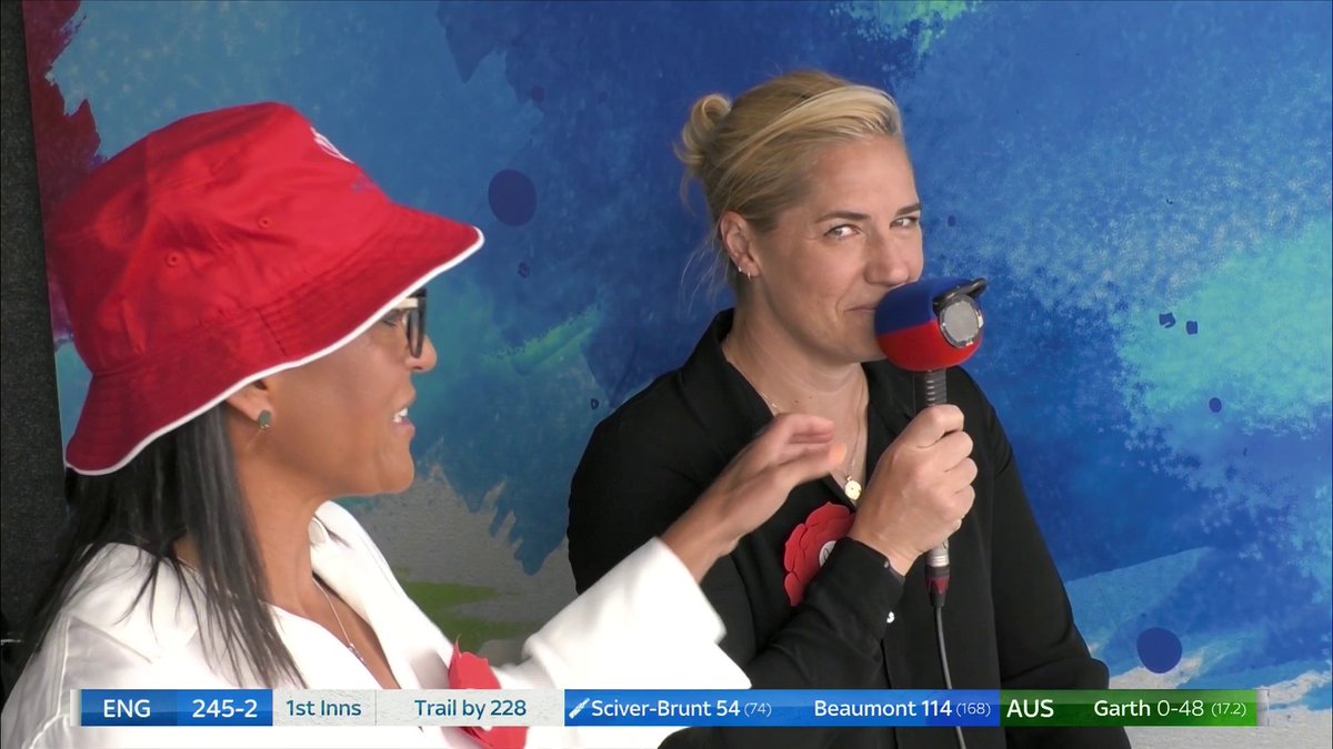Just Katherine Sciver-Brunt holding the mic the wrong way! 😂🎙️