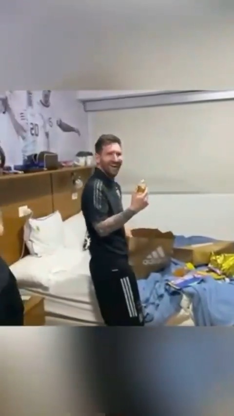 cuando le habian regalado agua bendita esto paso hace dos años no lo puedo creer