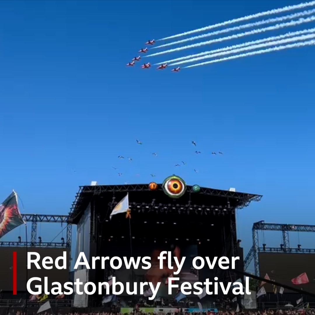 What a sight this was! ✈️ The Red Arrows surprised #Glastonburyfestival by flying over the Other & Pyramid stages 😮