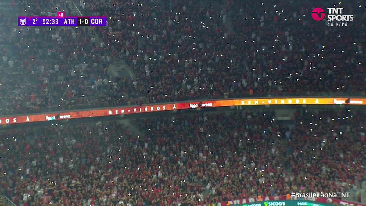 QUE FESTA ABSURDA! 🌪️ A torcida do Athletico roubou a cena no final do jogo contra o Corinthians! 🔥🔥