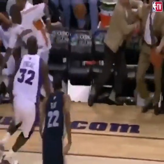 ⚠️ Cuidado cuando veas a Shaquille O'Neal corriendo a tu banca ⚠️