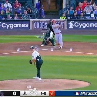 3 straight pitches. 3 homers for the Los Angeles Angels. 😱