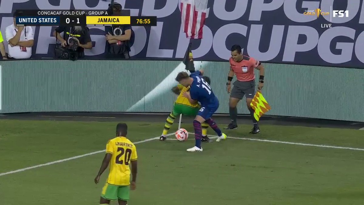 Leon Bailey taking no prisoners 🥜 (via FOX Soccer)