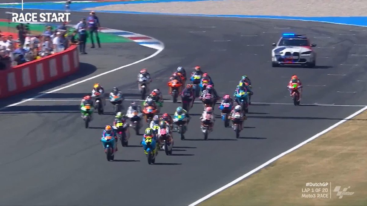 🚦 GO GO GO! 🚦 David Muñoz gets the launch down into Turn 1! 🚀 #DutchGP 🇳🇱